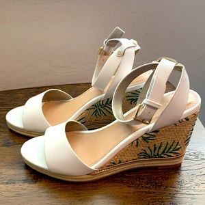 Kelly & Katie Wedges